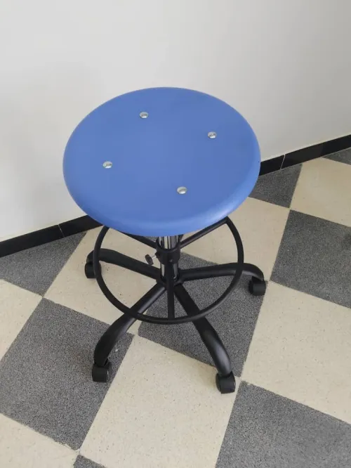 Tabouret de laboratoire 