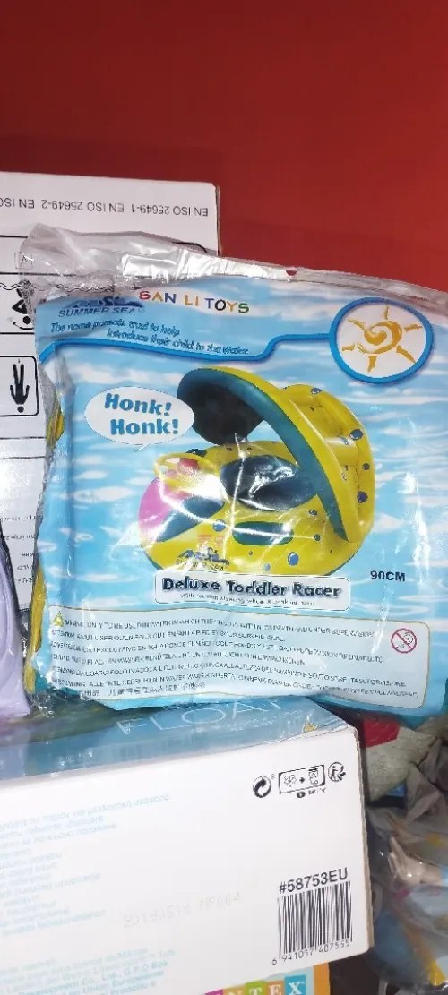 Bouée avec toit et volant 
