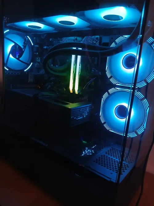 PC GAMER ULTRA 2K  R7 5700X / RTX 5060 / 32GB / 1TB NVMe / COMME NEUF