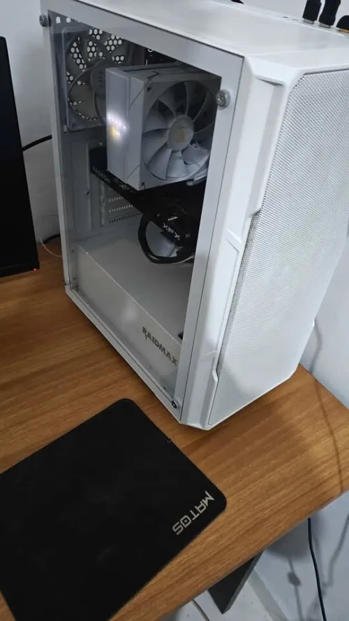 PC GAMER COMPLET +WHITE +RGB +ÉCRAN GAMING 180Hz +i5-14400F+RX 6600XT+les accessoires