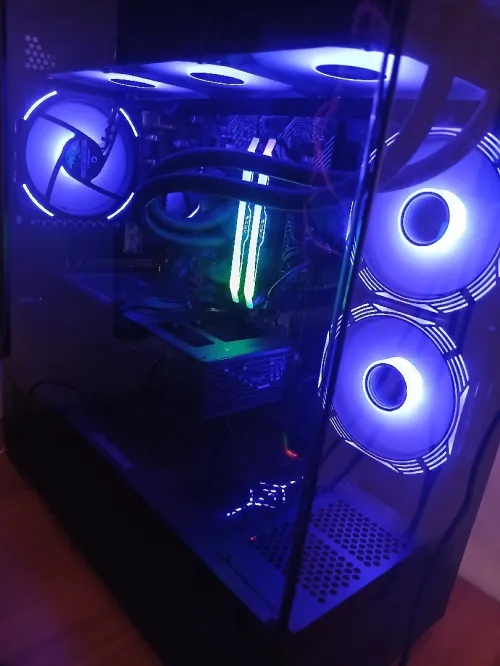 PC GAMER ULTRA puissant  R7 5700X / RTX 5060 Asus / 16GB / NVMe + ecran 180hz fast ips complet