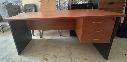 Meuble de bureaux trésor bon état pour un agunce 