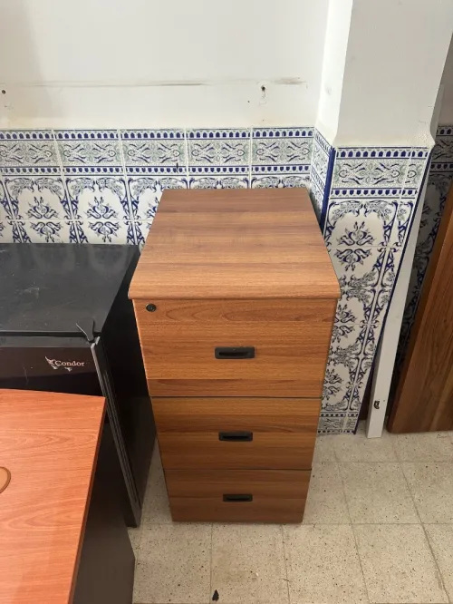 Meuble de bureaux trésor bon état pour un agunce 