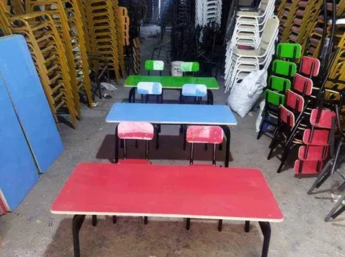 Table et chaise scolaire