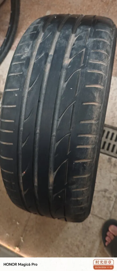 Pneu Bridgestone 225 40 R18 92 Y