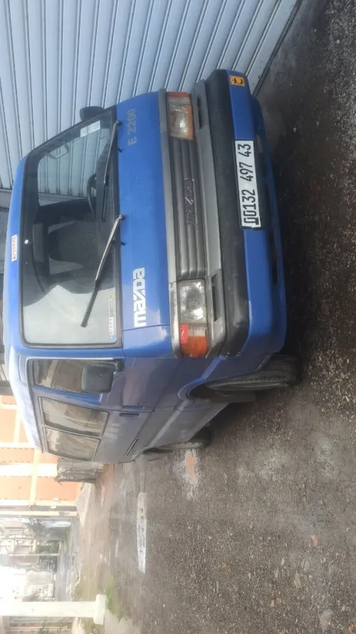 مازدا E2200 1997