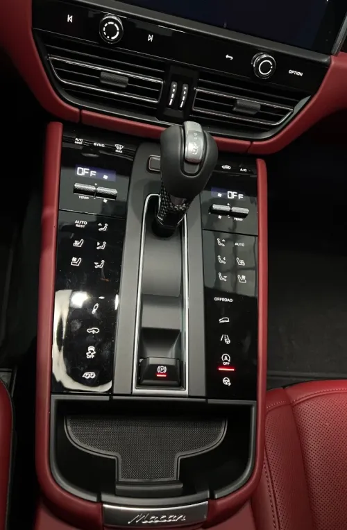 Porsche Macan T 2026 Full carbone