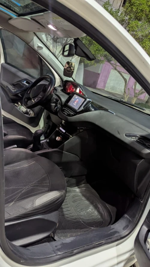 Peugeot 208 2015 Allure
