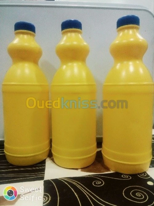  bidons et bouteilles en plastique