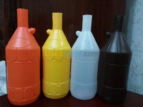  bidons et bouteilles en plastique