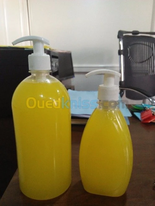  bidons et bouteilles en plastique