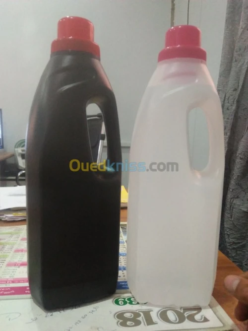  bidons et bouteilles en plastique