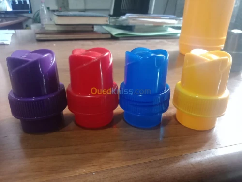  bidons et bouteilles en plastique