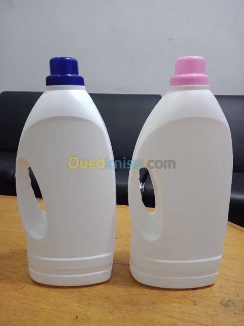  bidons et bouteilles en plastique