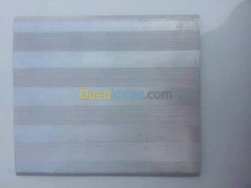 Couvre joint et joint de dilatation