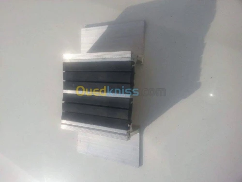 Couvre joint et joint de dilatation