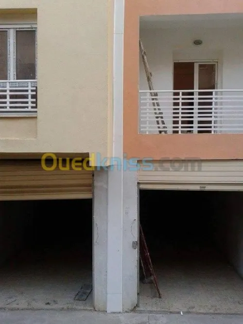 Couvre joint et joint de dilatation