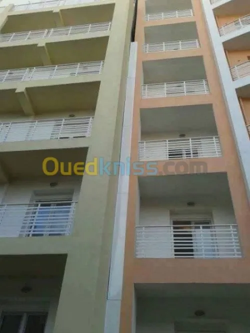 Couvre joint et joint de dilatation