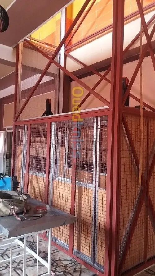 Fournitures et posse monte-charge 