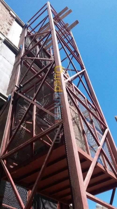 Fournitures et posse monte-charge 