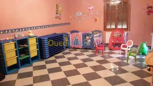Ecole maternelle,pouponnière,crèche, 