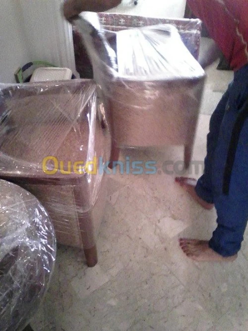 ترحيل ونقل وفك و تركيب وتغليف الاثاث 