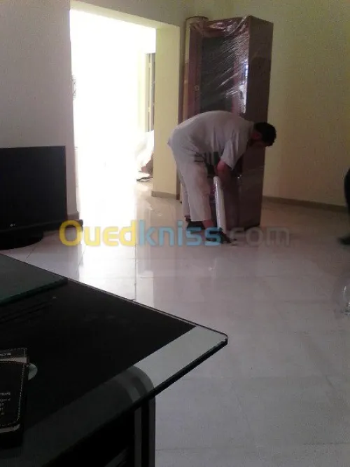 ترحيل ونقل وفك و تركيب وتغليف الاثاث 
