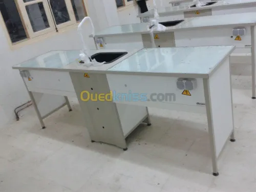 Table de laboratoire