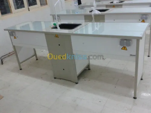 Table de laboratoire