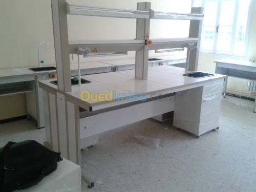 Table de laboratoire