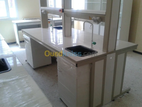 Table de laboratoire