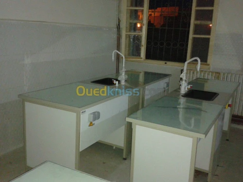 Table de laboratoire