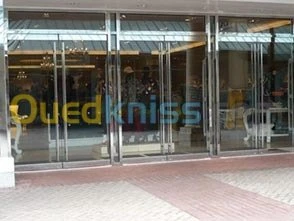   RIDEAUX MÉTALLIQUES & VITRINE Center
