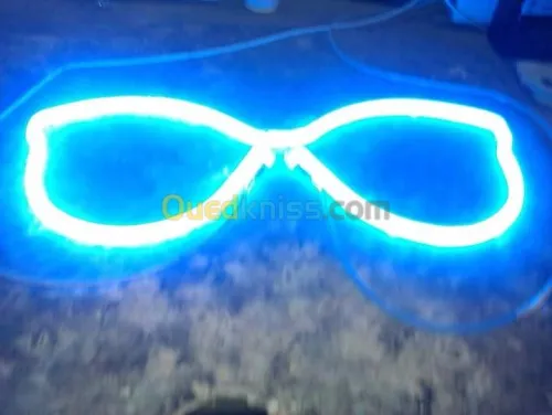 Souffleur de verre néon 