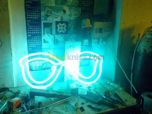 Souffleur de verre néon 