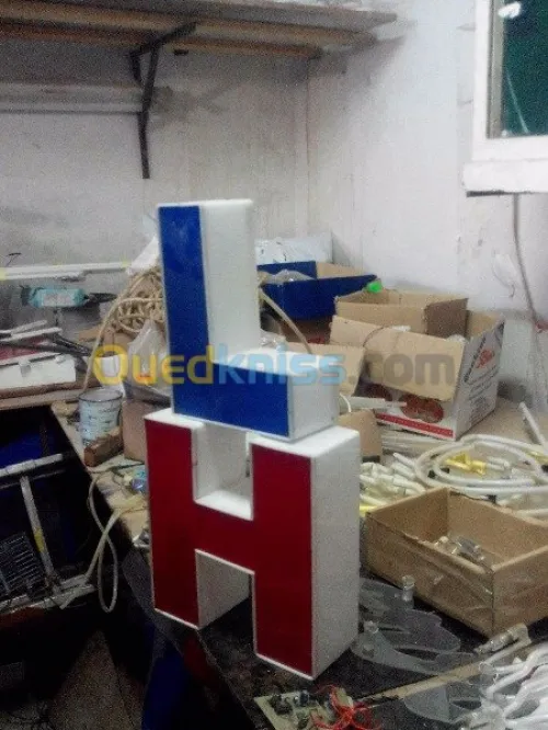 Souffleur de verre néon 