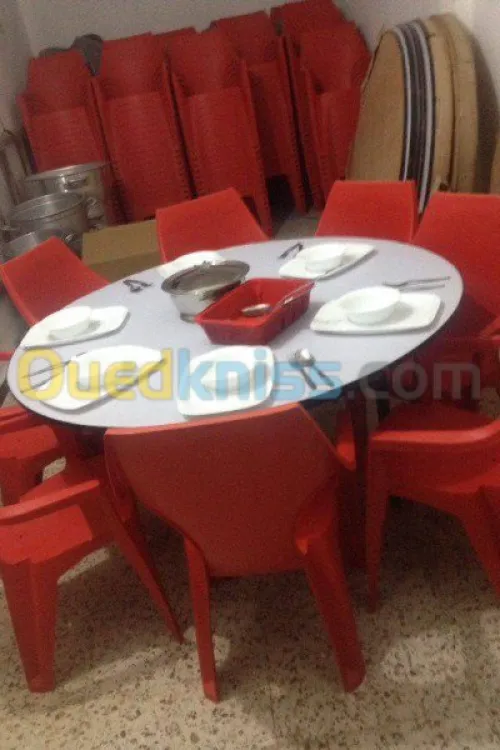 location : chaises .  table  . vaissel