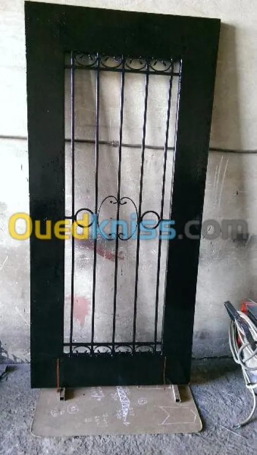 FABRICATION ET MONTAGE DE CHARPENTE  