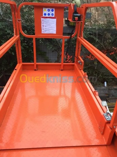  Nacelle Auto-propulsion à ciseaux 14M