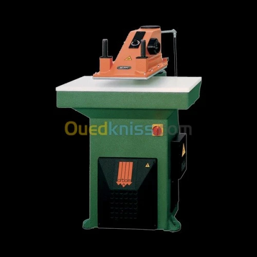 FABRICATION DE SEMELLES POUR CHAUSSURE