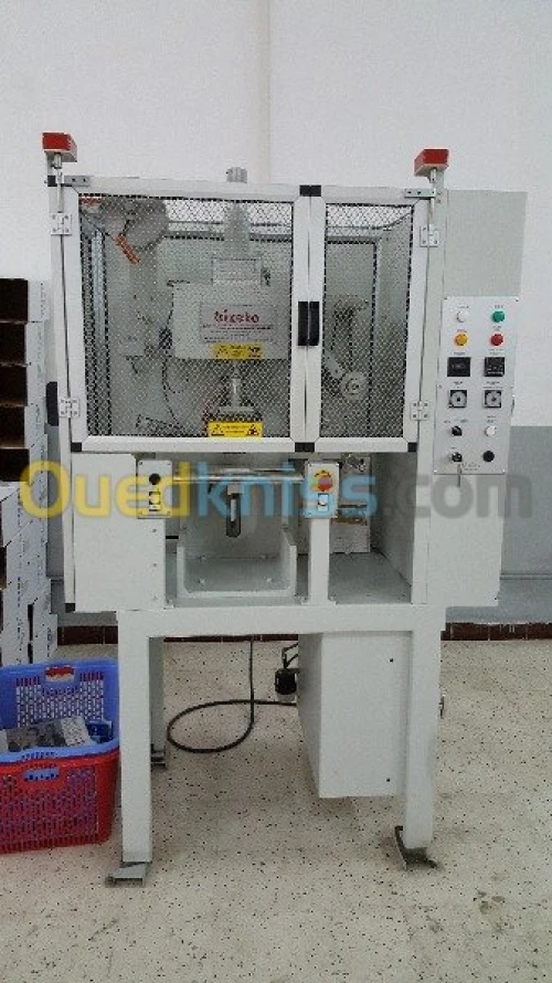 FABRICATION DE SEMELLES POUR CHAUSSURE