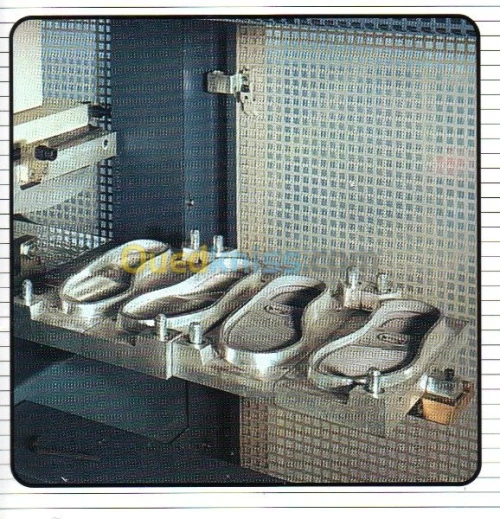 FABRICATION DE SEMELLES POUR CHAUSSURE