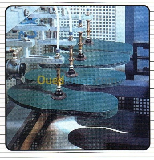 FABRICATION DE SEMELLES POUR CHAUSSURE