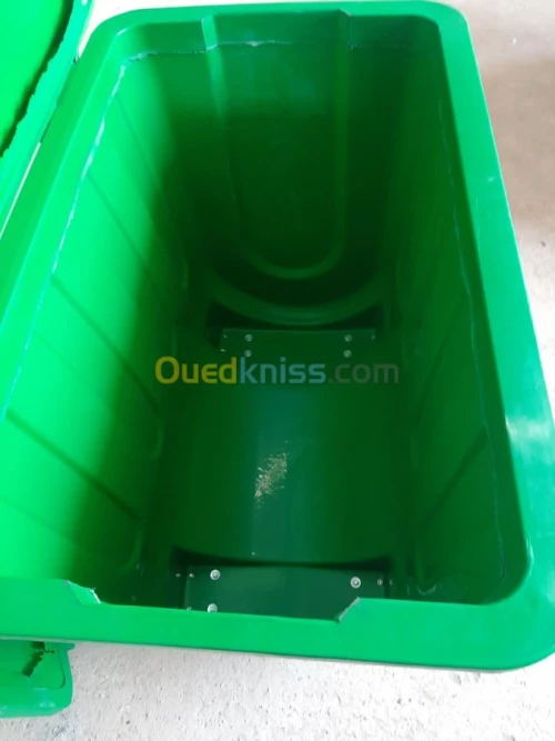 .240 770 FABRICATION DES BACS A ORDURES