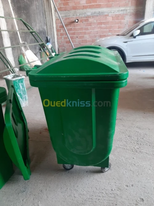 .240 770 FABRICATION DES BACS A ORDURES