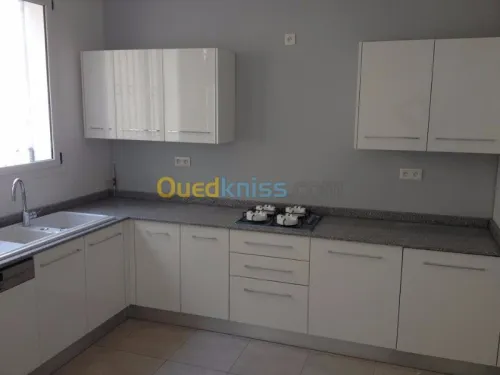  cuisines aménagées et dressing 