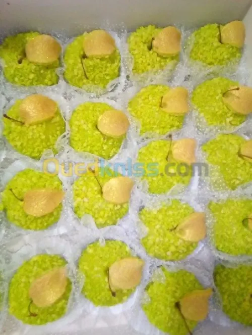 Gateau moderne et traditionel avec livraison