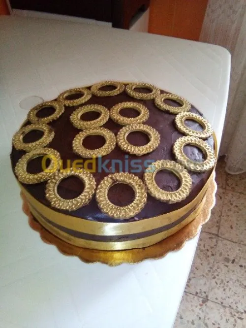 Gateau moderne et traditionel avec livraison