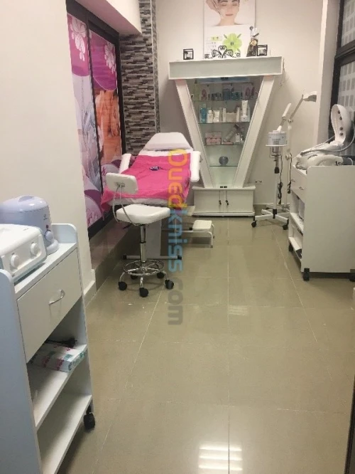 Coiffeuse esthéticienne ongleriste 
