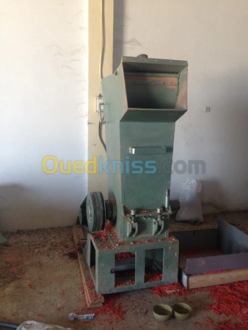 بيع مكينات البلاستيك 